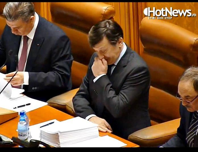 Crin Antonescu in timpul sedintei de Parlament, Foto: Hotnews