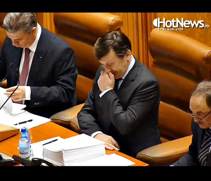 Crin Antonescu in timpul sedintei de Parlament, Foto: Hotnews