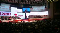 Victor Ponta pe scena congresului