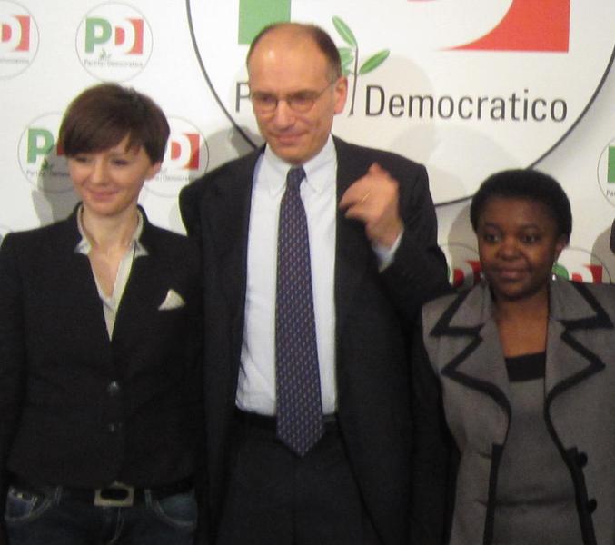 Enrico Letta cu romanca Nona Evghenie, consilier in primaria Padova, si cu ministrul Cecile Kyenge, Foto: Hotnews