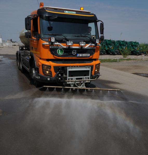 Spalare carosabil cu jet de apa, Foto: ROMPREST