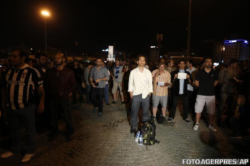 Barbatul nemiscat din Piata Taksim, Foto: Agerpres/AP