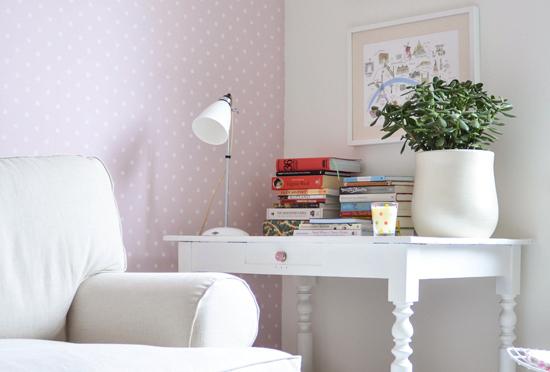 Camera in alb si culori pastelate, Foto: yvestown.com