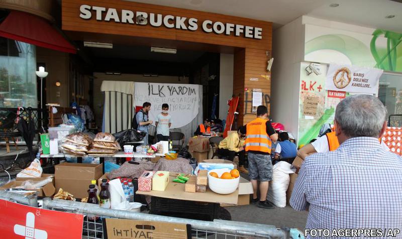 Starbucks, deschis pentru protestatari, Foto: Agerpres/AP