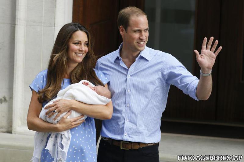 Ducele si Ducesa de Cambridge, cu fiul lor, printul George, Foto: Agerpres/AP