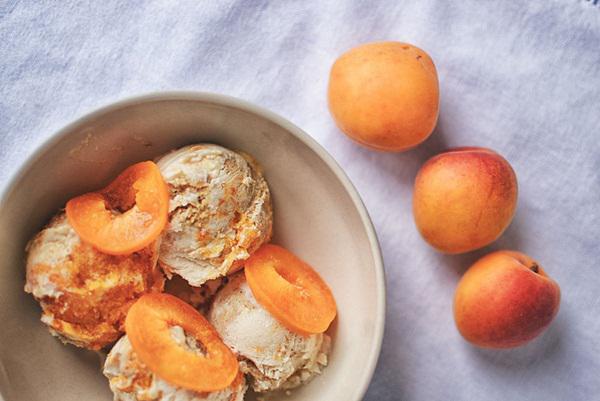 Inghetata de caise, Foto: BlogCulinar.ro