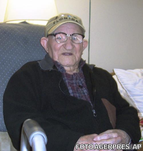 Salustiano Sanchez Blazquez, la 112 ani, Foto: Agerpres/AP