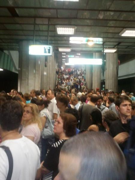 Statia de metrou Nicolae Grigorescu, miercuri dimineata, Foto: Octavian Cravtov