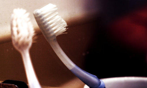 Periuta de dinti trebuie schimbata la fiecare trei luni, Foto: MedLive.ro