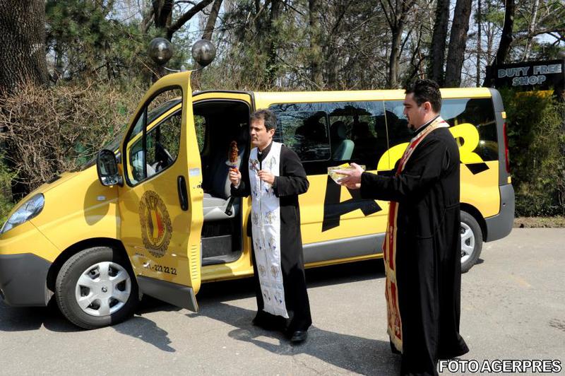 Masina sfintita de preoti, Foto: AGERPRES