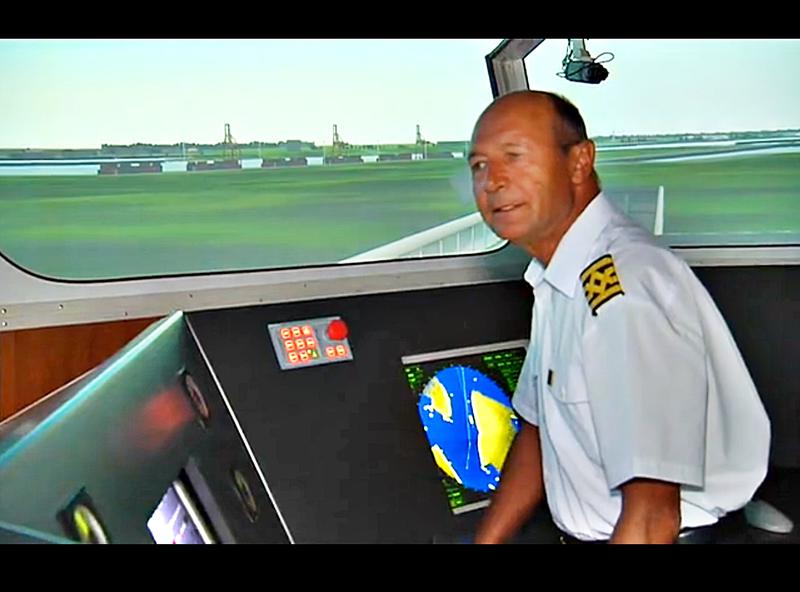Traian Basescu in simulatorul de navigatie, Foto: Captura video