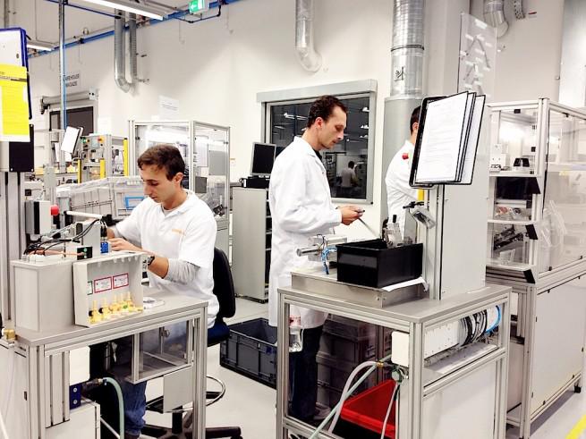 In fabrica de la Ghimbav a Continental, Foto: 0-100.ro