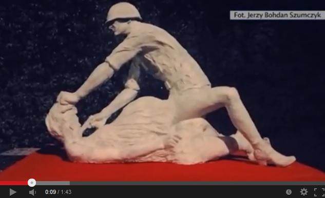 Soldat sovietic violand o femeie insarcinata, Foto: Captura YouTube