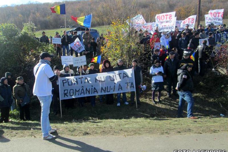 Sute de persoane protesteaza la Pungesti, Foto: Agerpres