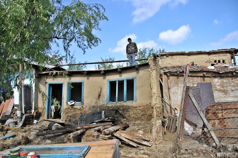 Casa distrusa de inundatii in Izvoarele, Galati, Foto: Hotnews
