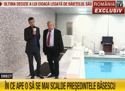 Ciutacu si Dogaru prezinta piscina din vila Dante, Foto: Captura RTV.net