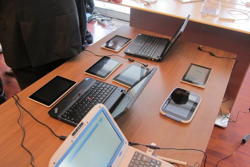 Laptop-uri si tablete prezentate la un congres al Educatiei, la Bucuresti, Foto: Hotnews