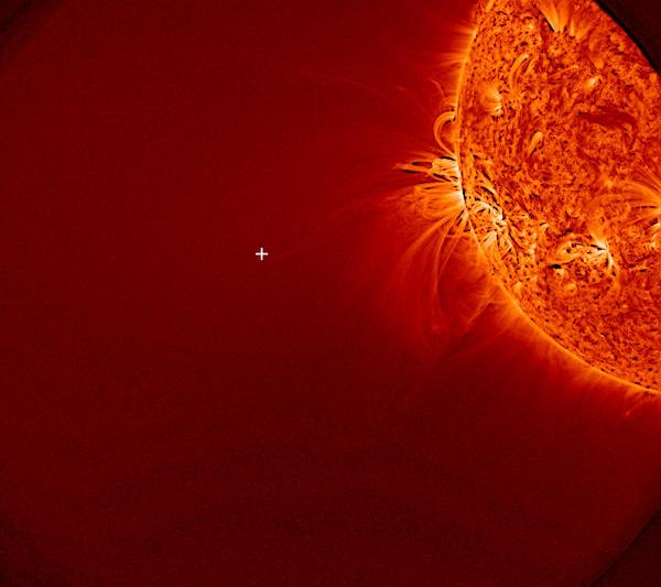 Semnul "+" indica locul unde ar fi trebuit sa fie cometa ISON , Foto: NASA/SDO