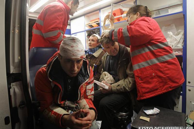 Protestatari raniti de jandarmi in Kiev, Foto: Agerpres/AP