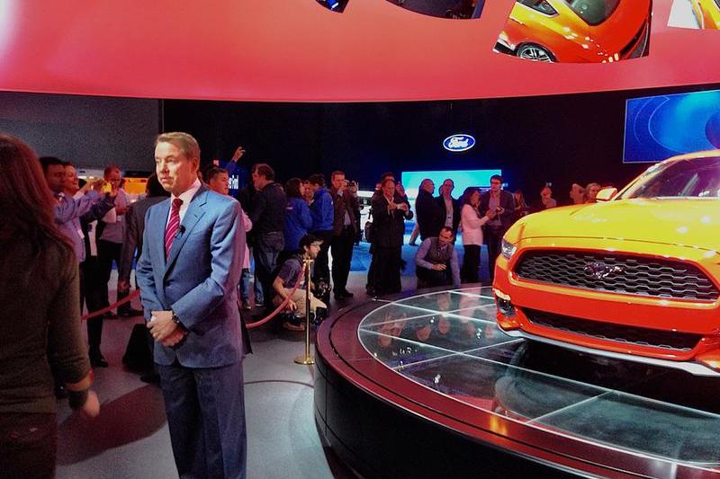 Bill Ford alaturi de noul Ford Mustang, Foto: 0-100.ro