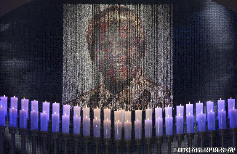 Potretul lui Mandela, la funeraliile din Qunu, Foto: Agerpres/AP