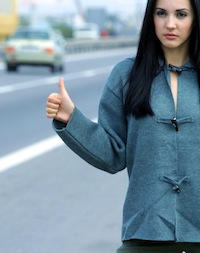 Tanara facand autostopul, Foto: Mediafax