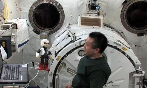 Kirobo si astronautul Koichi Wakata, Foto: Captura Youtube.com