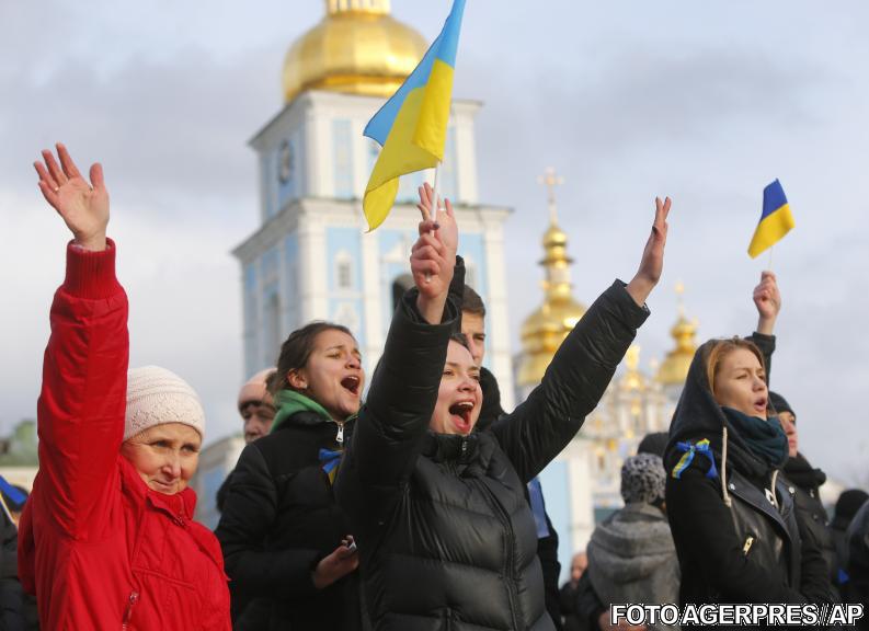 Protestatari in fata Catedralei Sf. Mihail, Foto: Agerpres/AP