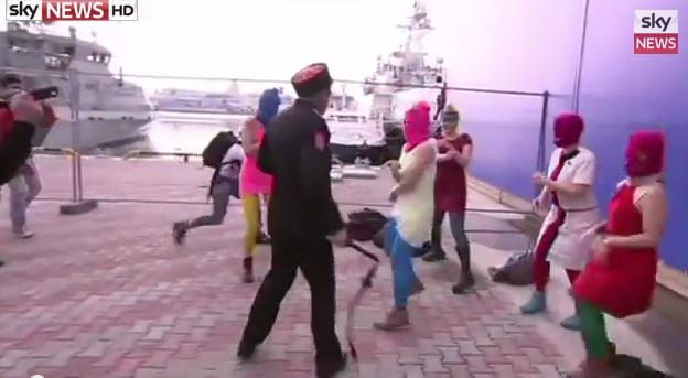 Pusst Riot, biciute la Soci, Foto: Captura YouTube