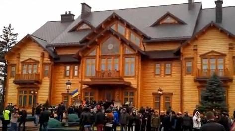 Resedinta lui Ianukovici, vizitata de mii de ucraineni, Foto: Captura YouTube