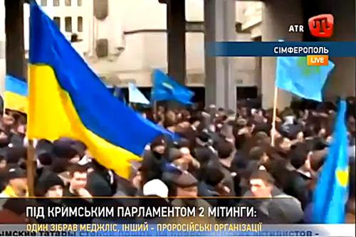 Proteste cu imbranceli in fata Parlamentului din Crimeea, Foto: Captura YouTube