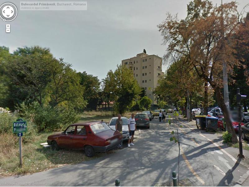 Terenul din Piata Charles de Gaulle pe care ar urma sa se construiasca blocul de 4 etaje, Foto: Hotnews