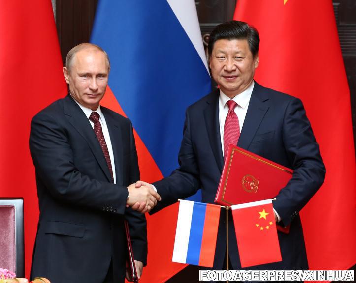 Vladimir Putin a semnat un contract istoric cu omologul chinez, Xi Jinping, Foto: Agerpres/Xinhua