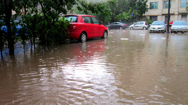 Inundatie in centrul Bucurestiului dupa ploaia de duminica, Foto: HotReporter / Vali02