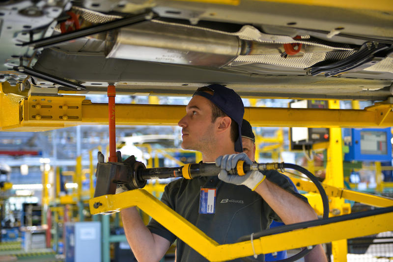 Adrian Mitrea - muncitor in uzina Ford Craiova (sursa - Ford), Foto: Ford