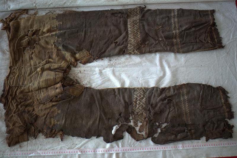 Pantalonii samanilor de acum trei milenii, Foto: dainst.org