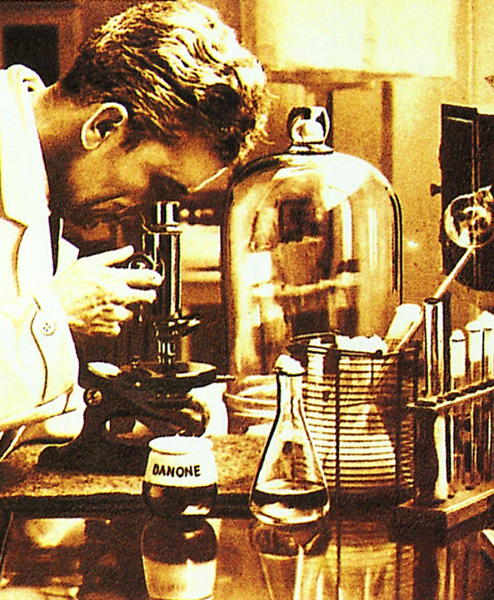 Primele iaurturi Danone au fost produse in urma cu aproape 100 de ani, cu fermenti de la Institutul Pasteur, Foto: Hotnews