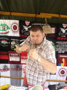 Csibi Barna la un stand cu produse traditionale, Foto: Rise Project