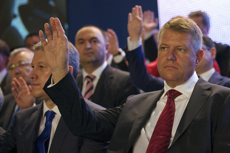 Klaus Iohannis si Catalin Predoiu la Congresul comun PNL PDL, Foto: HotNews / DP