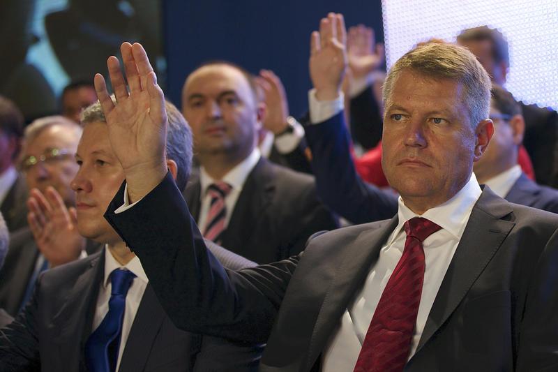 Klaus Iohannis si Catalin Predoiu la Congresul comun PNL PDL, Foto: HotNews / DP