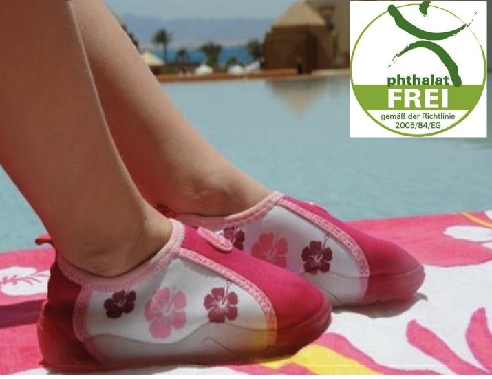 https://media.hotnews.ro/media_server1/image-2014-07-9-17640667-0-papucii-plaja-apa-fara-ftalati.jpg
