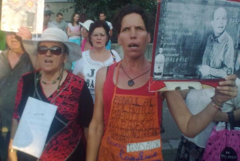manifestanti cu pancarte, Foto: Hotnews