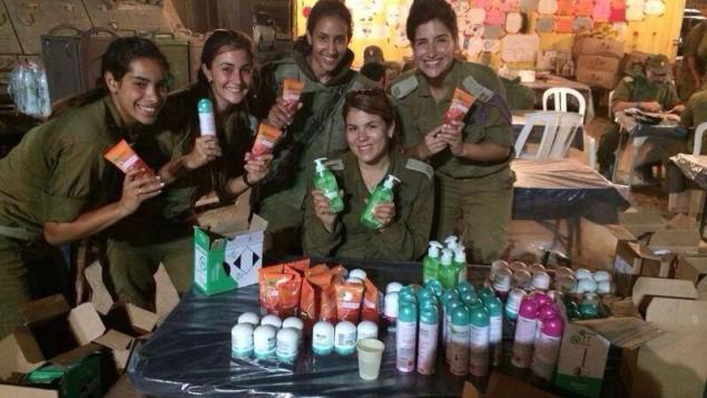 Femeile din Fortele de Aparare Israeliene cu produse Garnier, Foto: Facebook/ StandWithUs