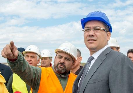 Premierul Victor Ponta in vizita pe un santier de autostrada, Foto: Guvernul Romaniei