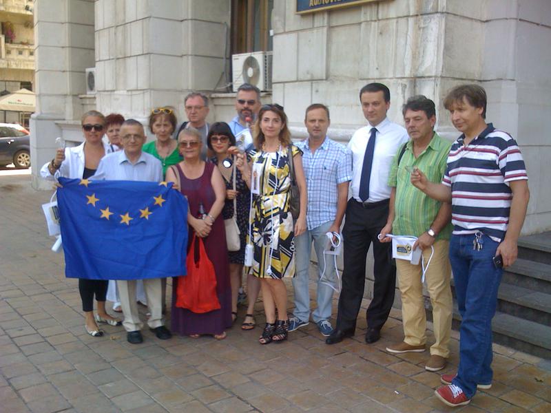 Poza de grup cu o buna parte dintre protestatarii de la CNA, Foto: Hotnews