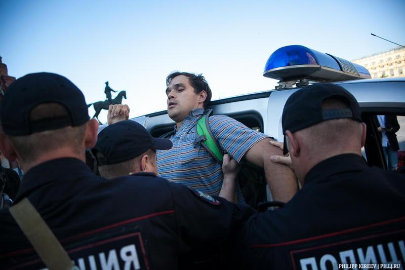 Dimmitri Monahov, ridicat de politistii rusi, Foto: Filip Kireev