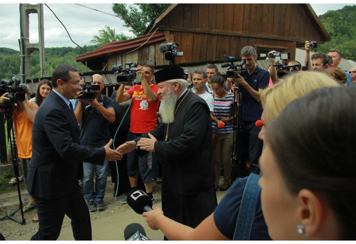 Victor Ponta la manastirea Nicula, Foto: Guvernul Romaniei