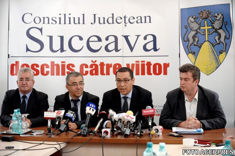 Ion Lungu (stanga) alaturi de Victor Ponta si Catalin Nechifor, presedintele CJ Suceava (dreapta) in august 2014, Foto: Agerpres