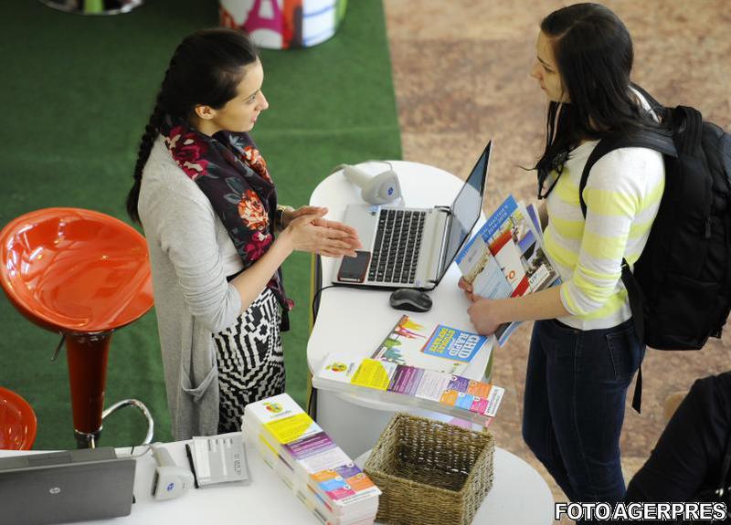 Tineri la un targ international de universitati, Foto: Agerpres