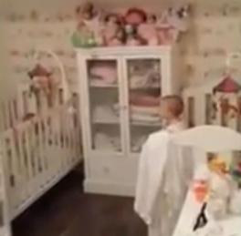 Doi bebelusi se joaca cucubau, Foto: Captura YouTube